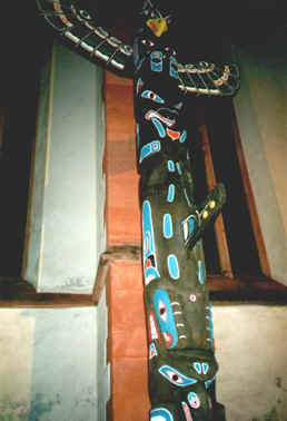 Totem "Thunder"  Legenden - Rabe, Wal, Br und Thunderbird