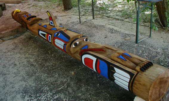 Totempfahl Whale Raven