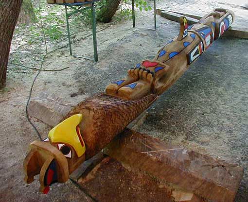 Totempole Whale Raven