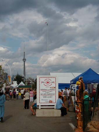 CN Tower und Hochseil Artist